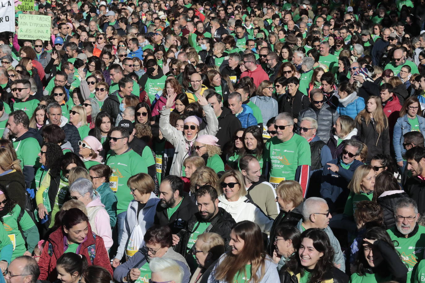 Fotos: La marcha contra el cáncer llena Valladolid de verde