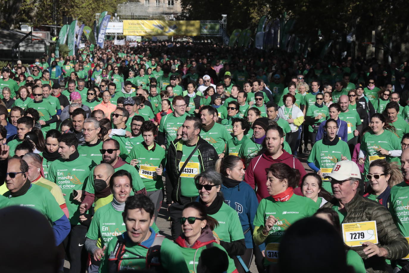 Fotos: La marcha contra el cáncer llena Valladolid de verde