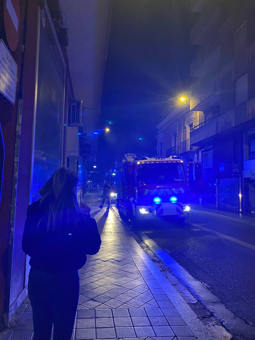 Fotos: Corte al tráfico de una céntrica calle de Valladolid por un aviso de incendio