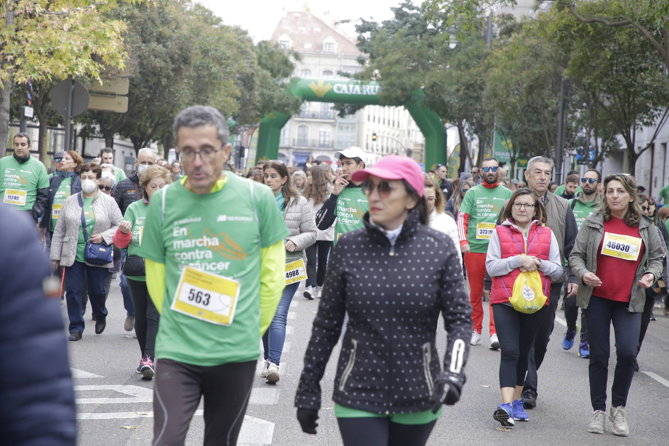 Fotos: La marcha contra el cáncer llena Valladolid de verde