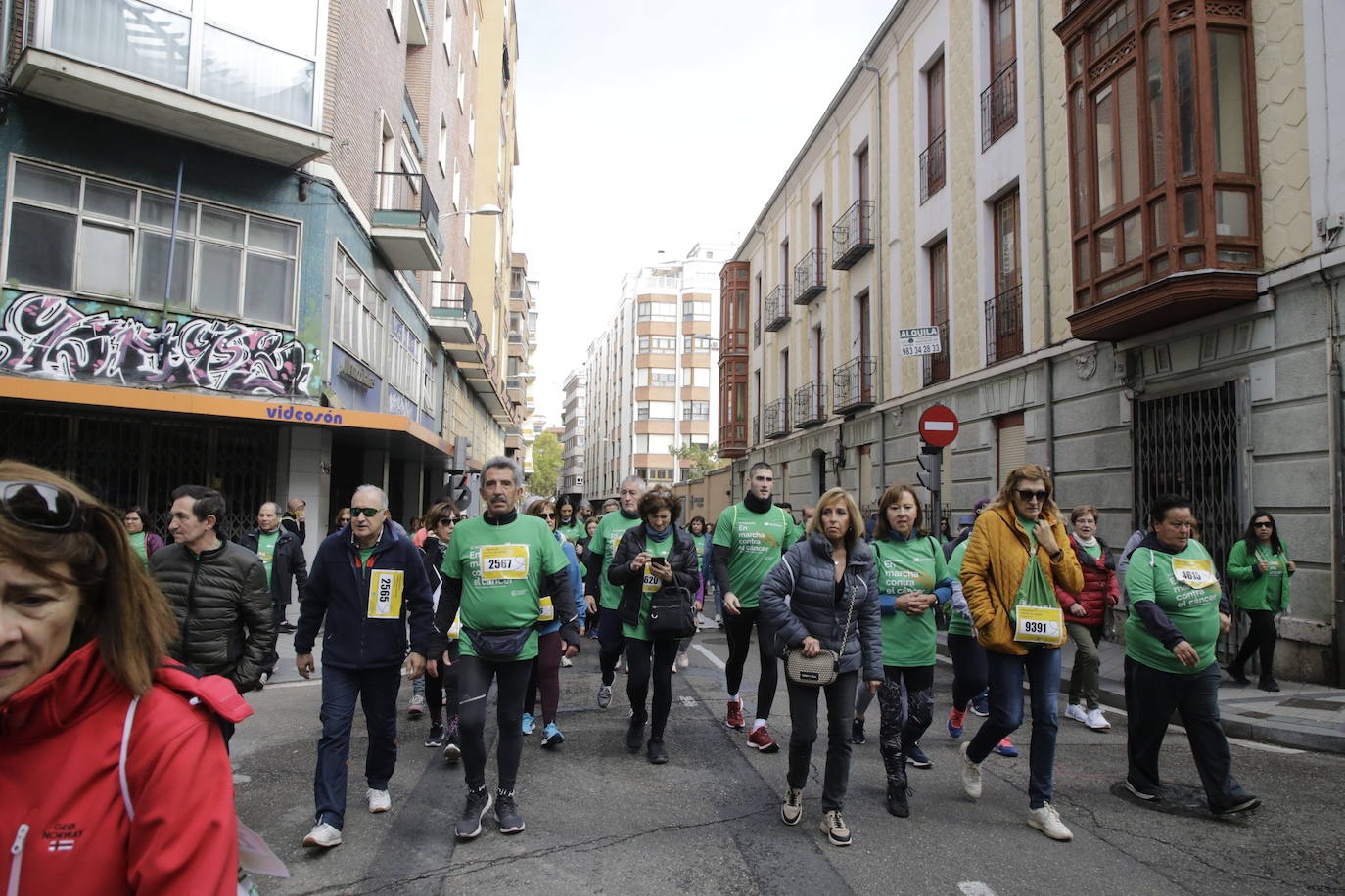 Fotos: La marcha contra el cáncer llena Valladolid de verde