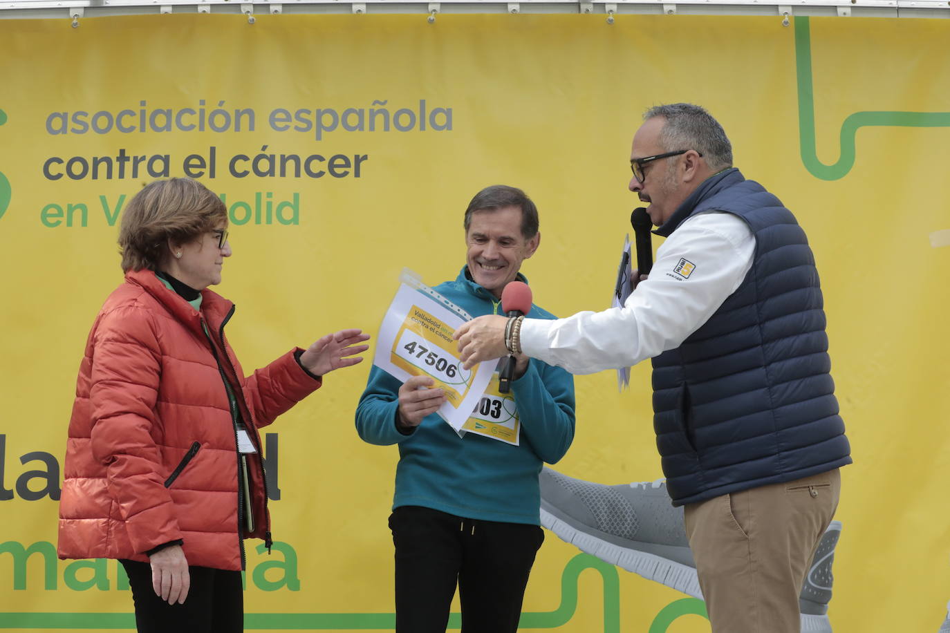 Fotos: La marcha contra el cáncer llena Valladolid de verde