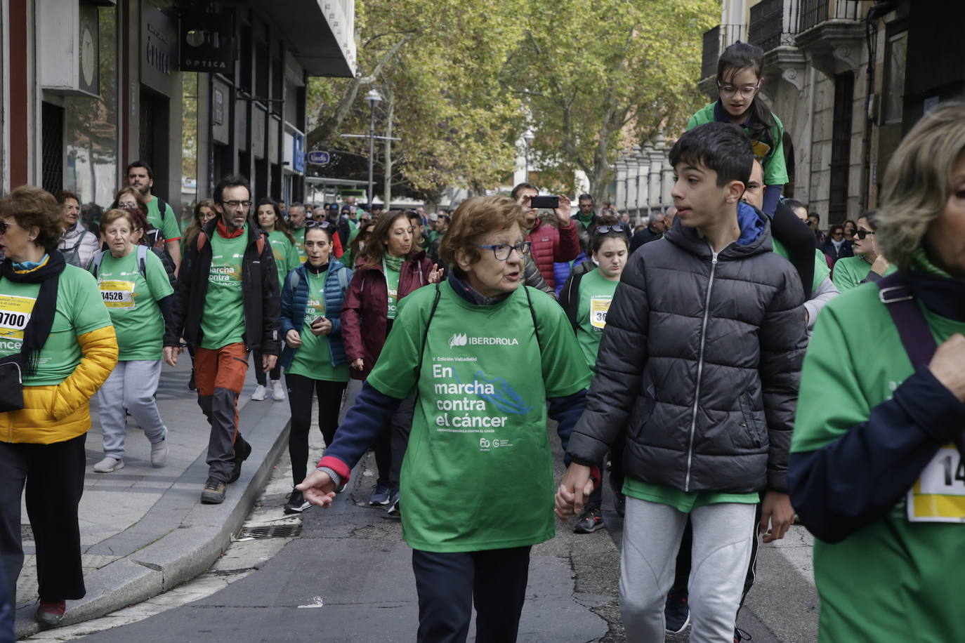 Fotos: La marcha contra el cáncer llena Valladolid de verde