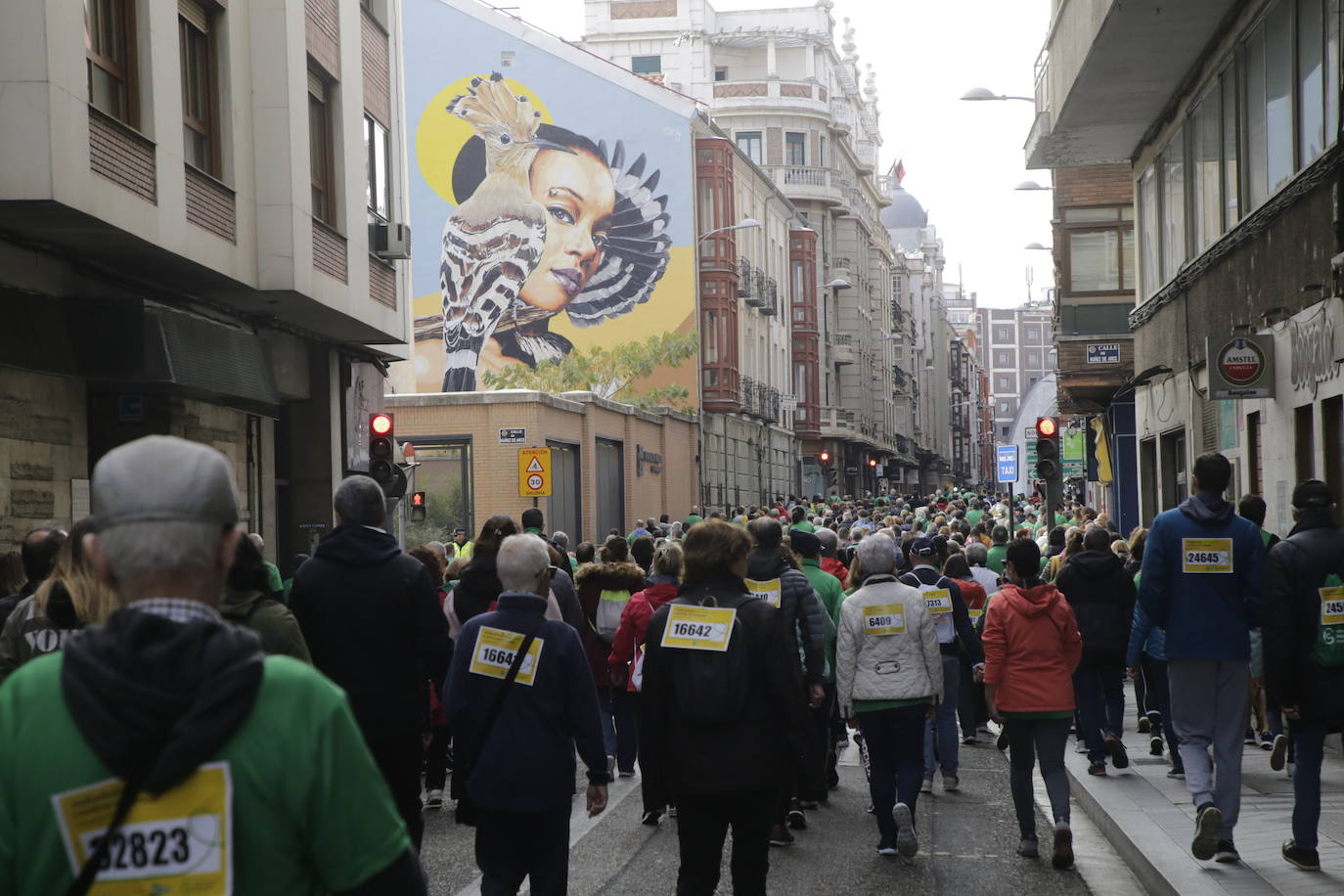 Fotos: La marcha contra el cáncer llena Valladolid de verde