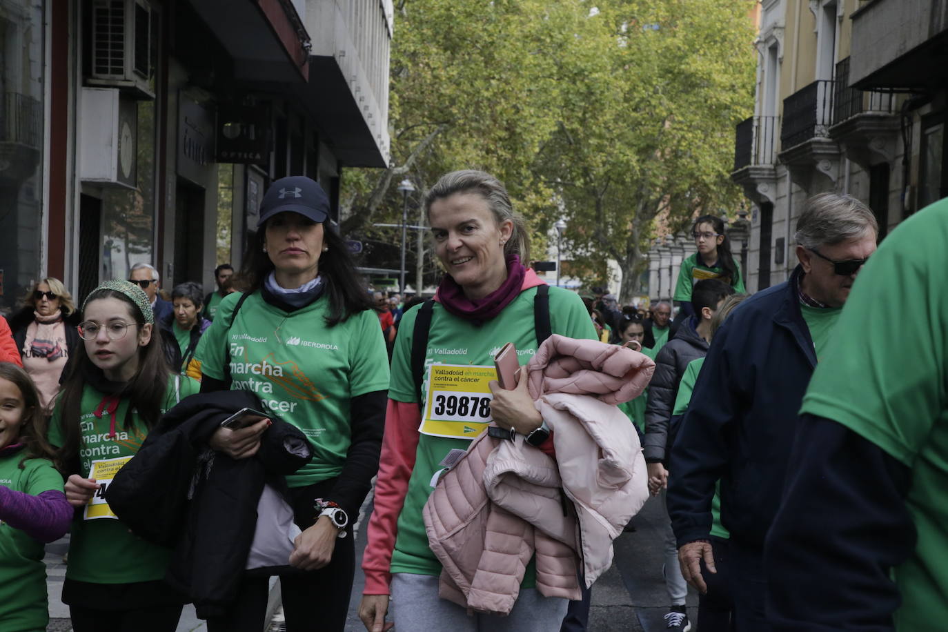 Fotos: La marcha contra el cáncer llena Valladolid de verde