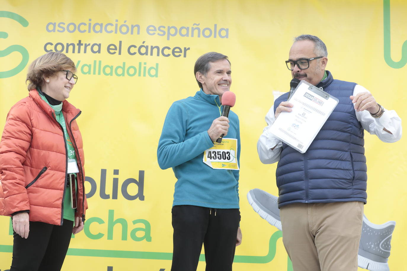 Fotos: La marcha contra el cáncer llena Valladolid de verde