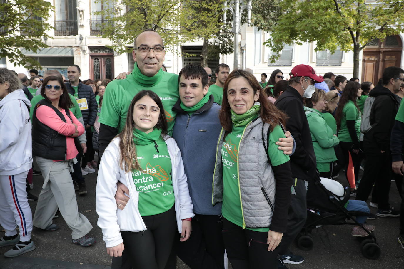 Fotos: La marcha contra el cáncer llena Valladolid de verde