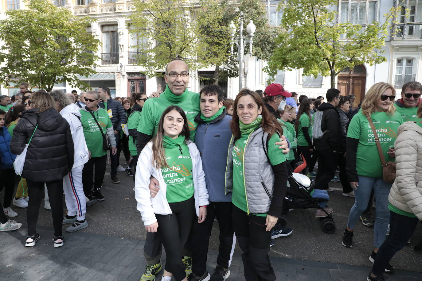 Fotos: La marcha contra el cáncer llena Valladolid de verde