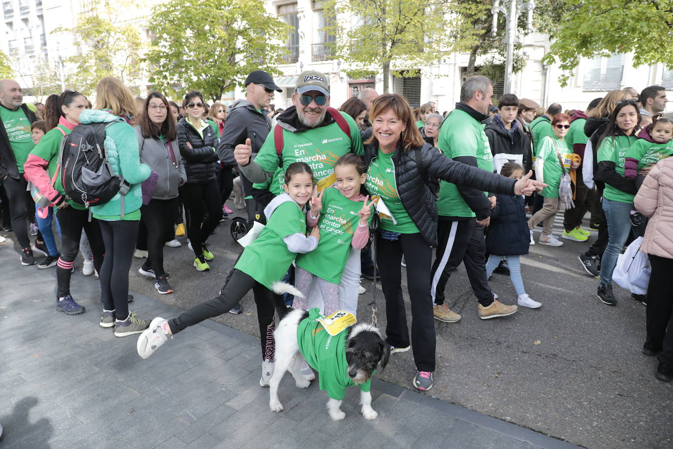 Fotos: La marcha contra el cáncer llena Valladolid de verde