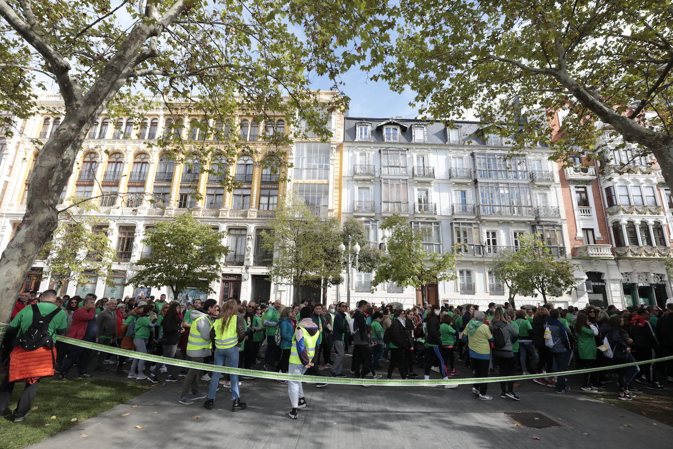 Fotos: La marcha contra el cáncer llena Valladolid de verde