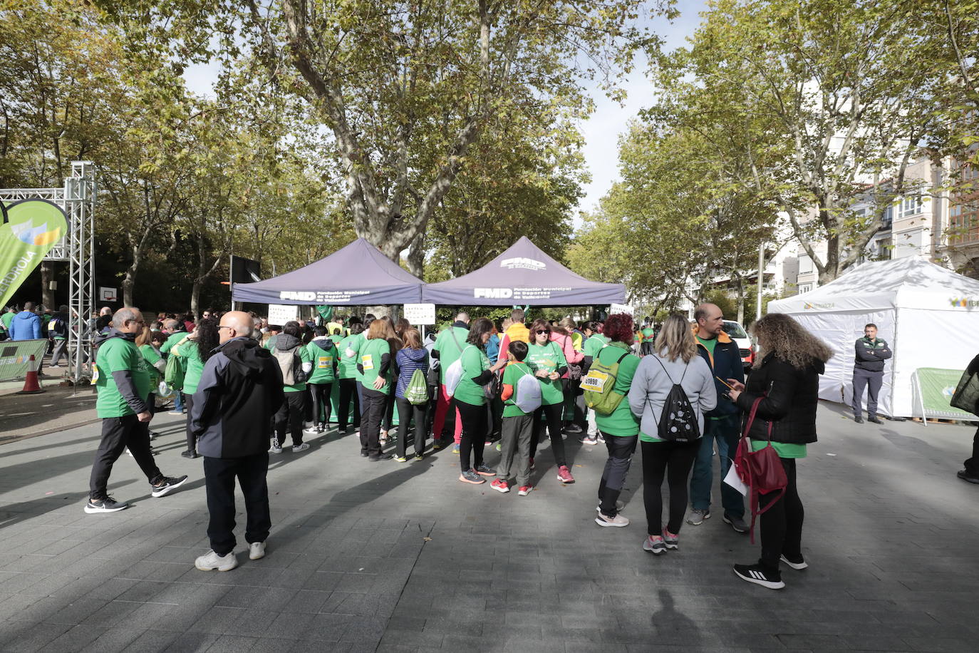 Fotos: La marcha contra el cáncer llena Valladolid de verde