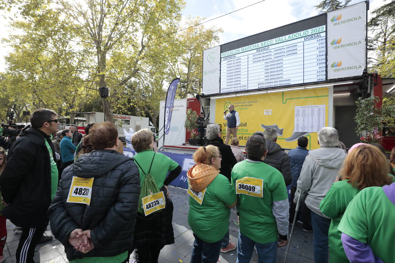 Fotos: La marcha contra el cáncer llena Valladolid de verde