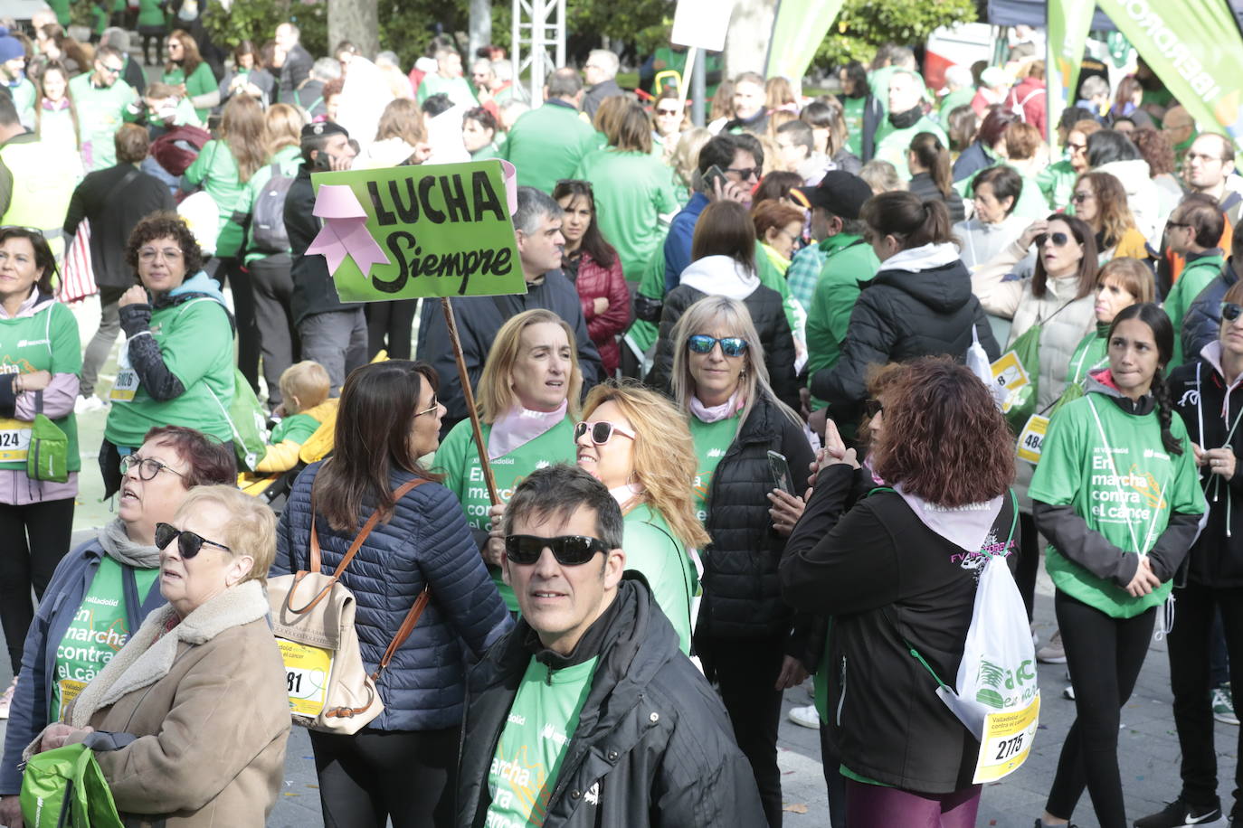 Fotos: La marcha contra el cáncer llena Valladolid de verde