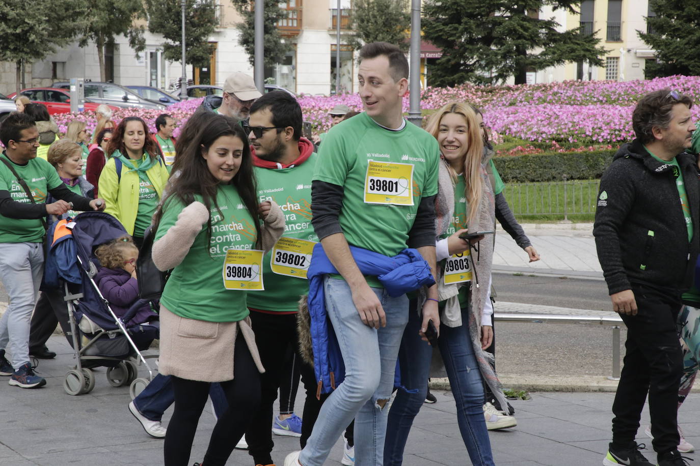 Fotos: La marcha contra el cáncer llena Valladolid de verde