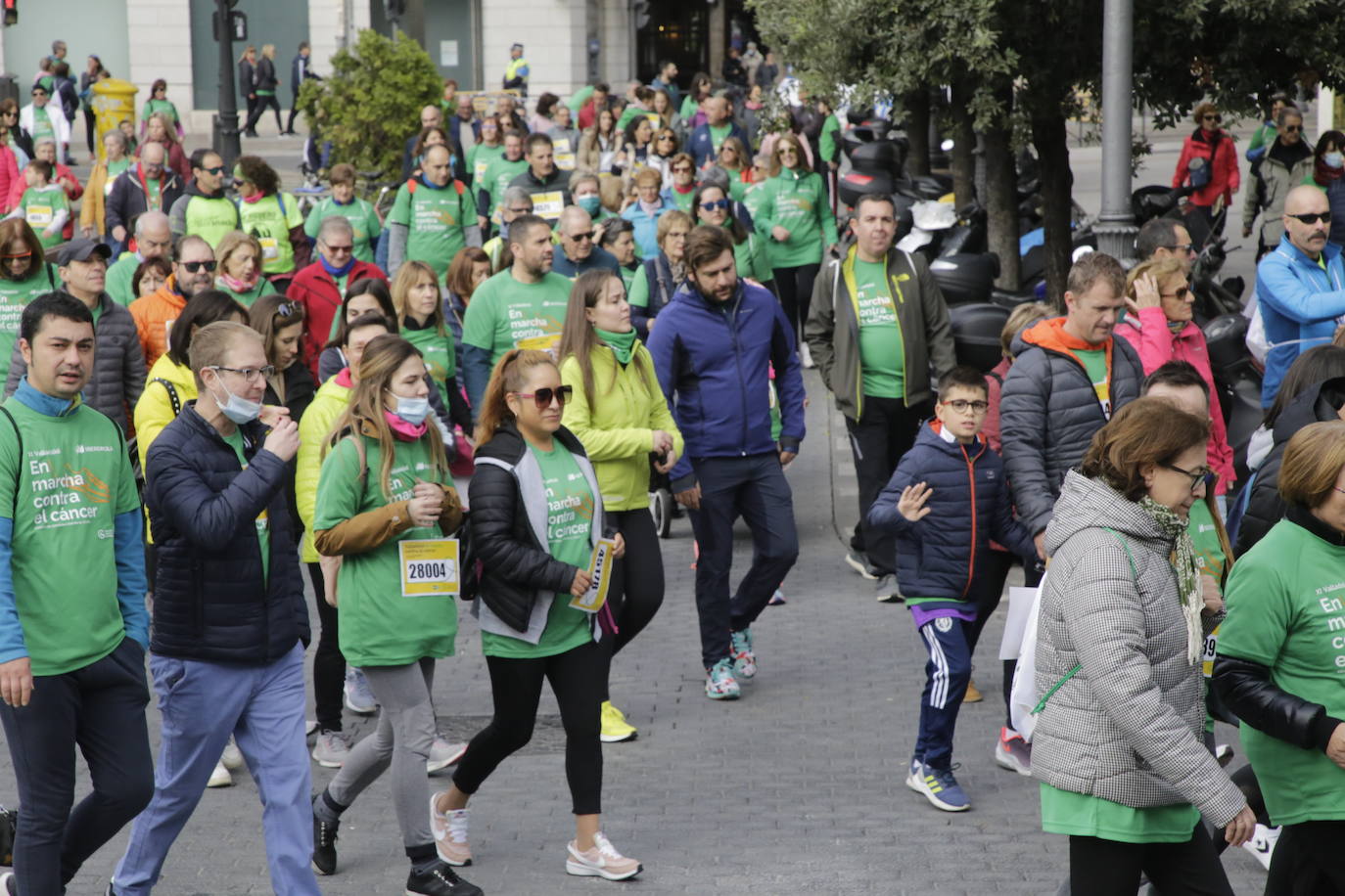 Fotos: La marcha contra el cáncer llena Valladolid de verde