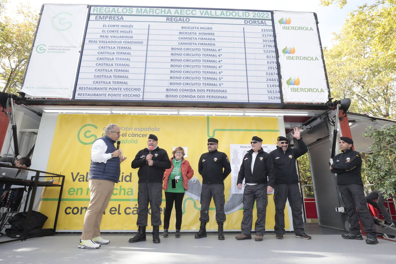 Fotos: La marcha contra el cáncer llena Valladolid de verde