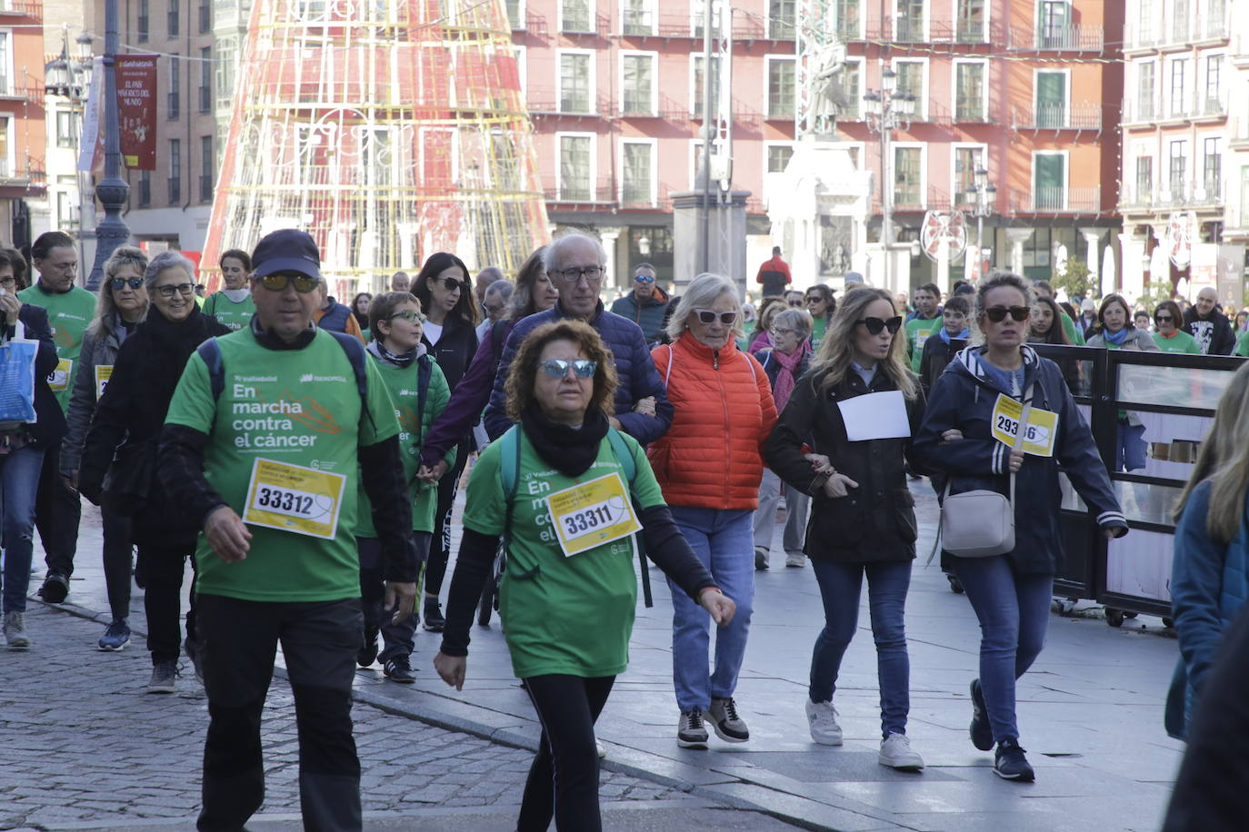 Fotos: La marcha contra el cáncer llena Valladolid de verde