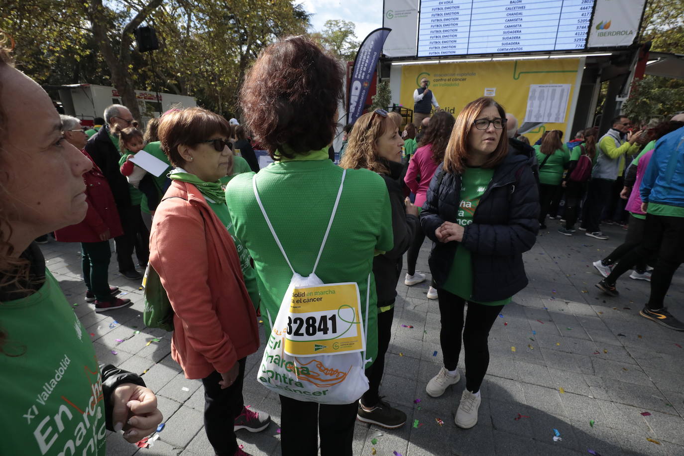 Fotos: La marcha contra el cáncer llena Valladolid de verde