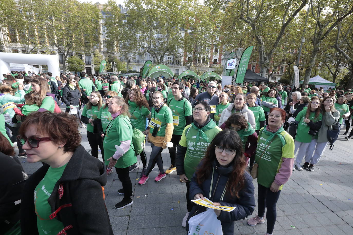 Fotos: La marcha contra el cáncer llena Valladolid de verde