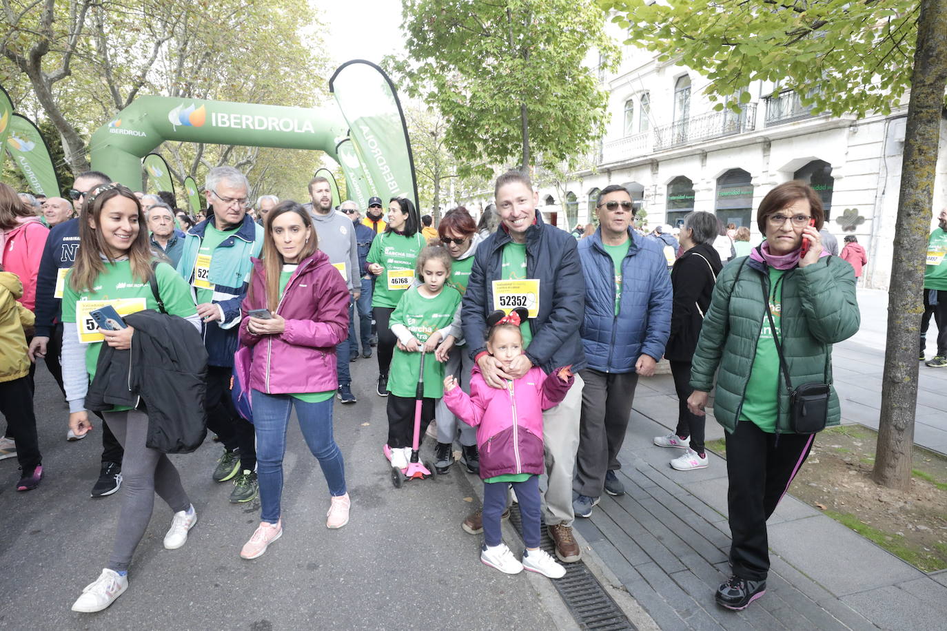 Fotos: La marcha contra el cáncer llena Valladolid de verde