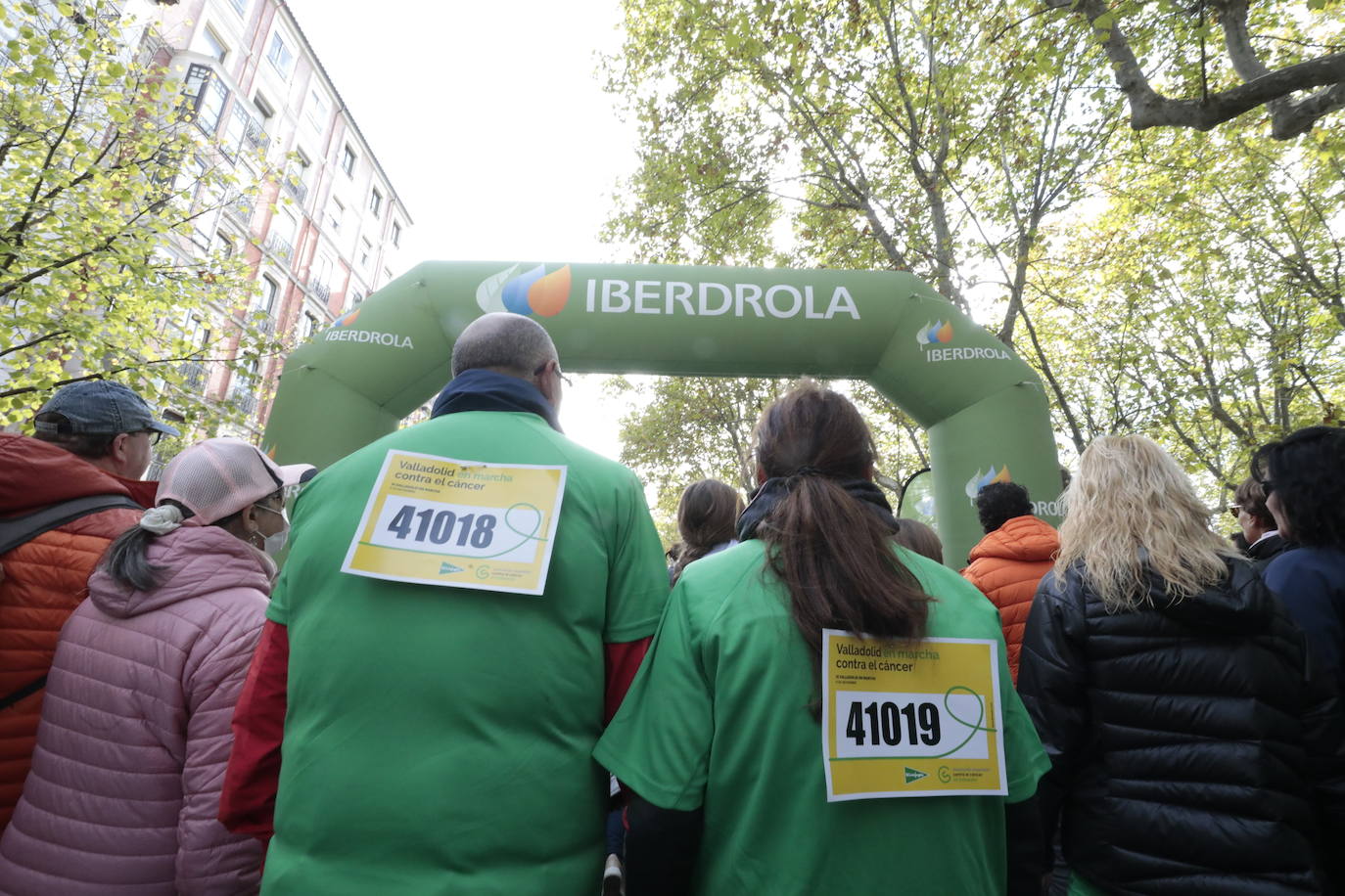 Fotos: La marcha contra el cáncer llena Valladolid de verde