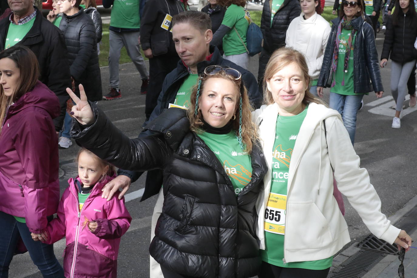 Fotos: La marcha contra el cáncer llena Valladolid de verde