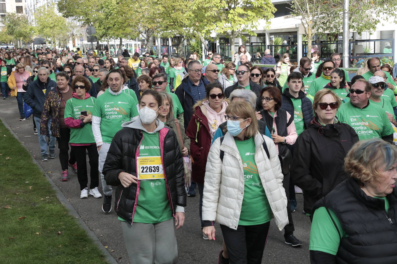 Fotos: La marcha contra el cáncer llena Valladolid de verde