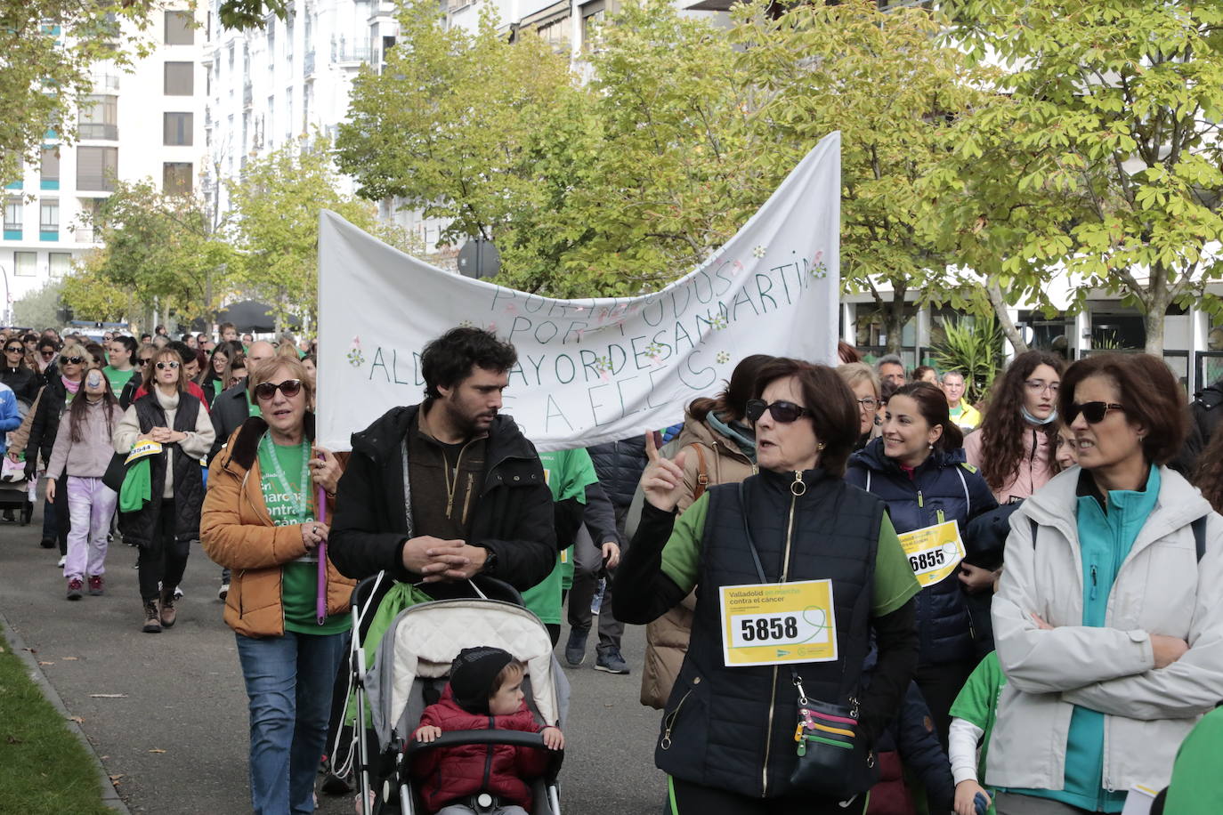 Fotos: La marcha contra el cáncer llena Valladolid de verde