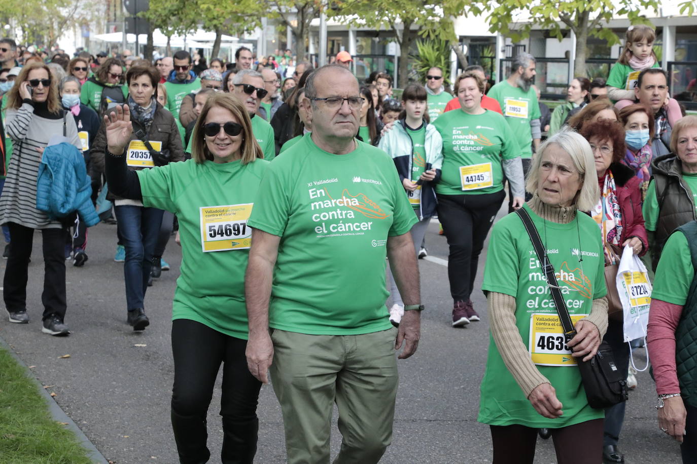 Fotos: La marcha contra el cáncer llena Valladolid de verde