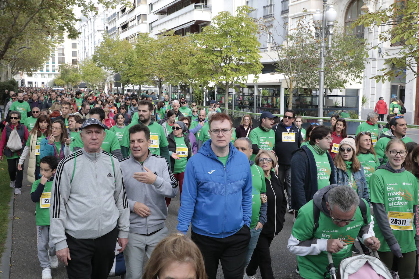 Fotos: La marcha contra el cáncer llena Valladolid de verde