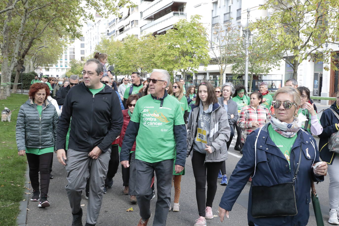 Fotos: La marcha contra el cáncer llena Valladolid de verde