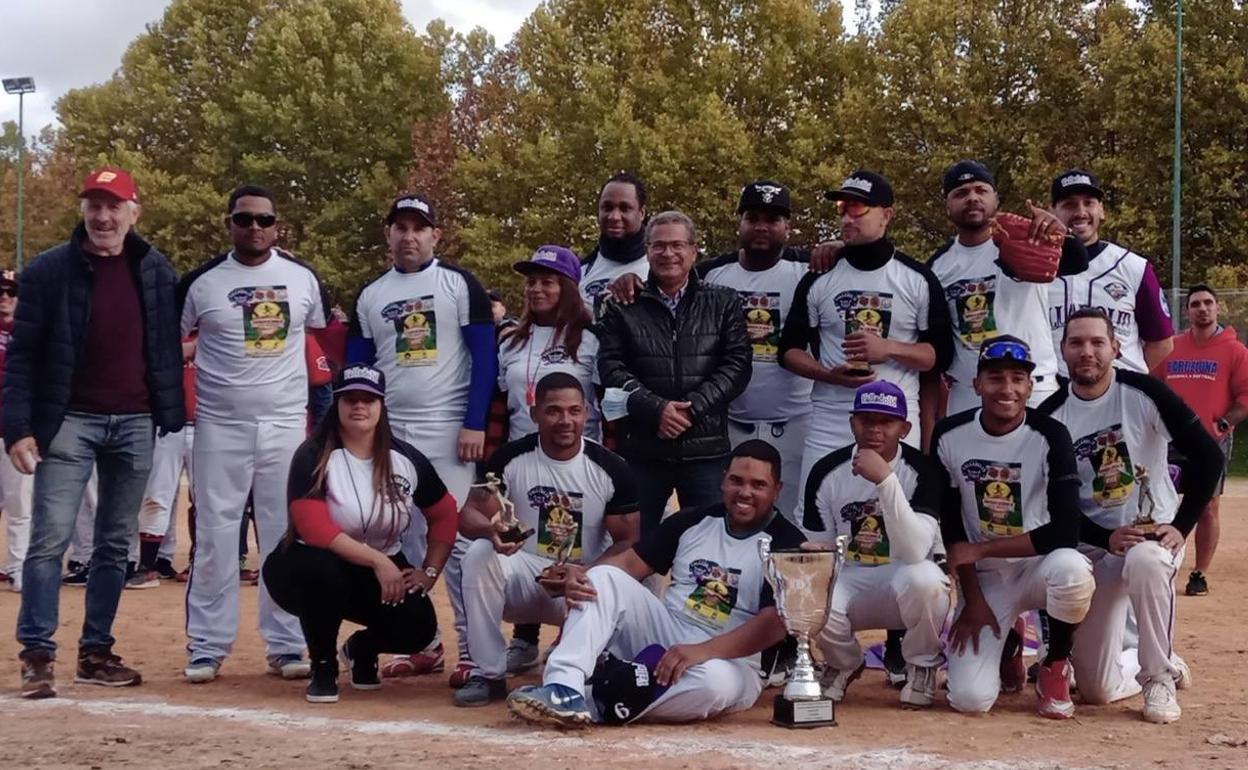 Integrantes del CBS Five Valladolid, campeón de España de Sóftbol.