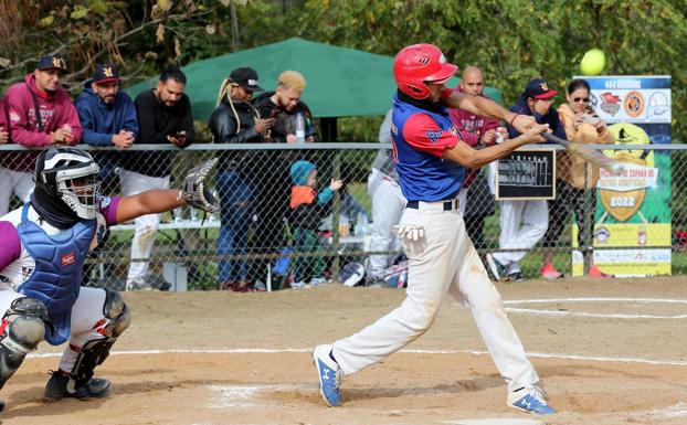 Imagen principal - El Five Valladolid revalida el título de campeón de España de sóftbol