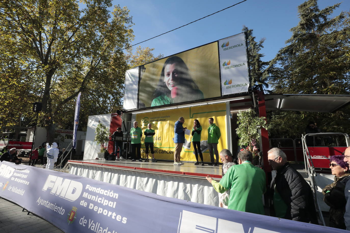 Fotos: La marcha contra el cáncer llena Valladolid de verde