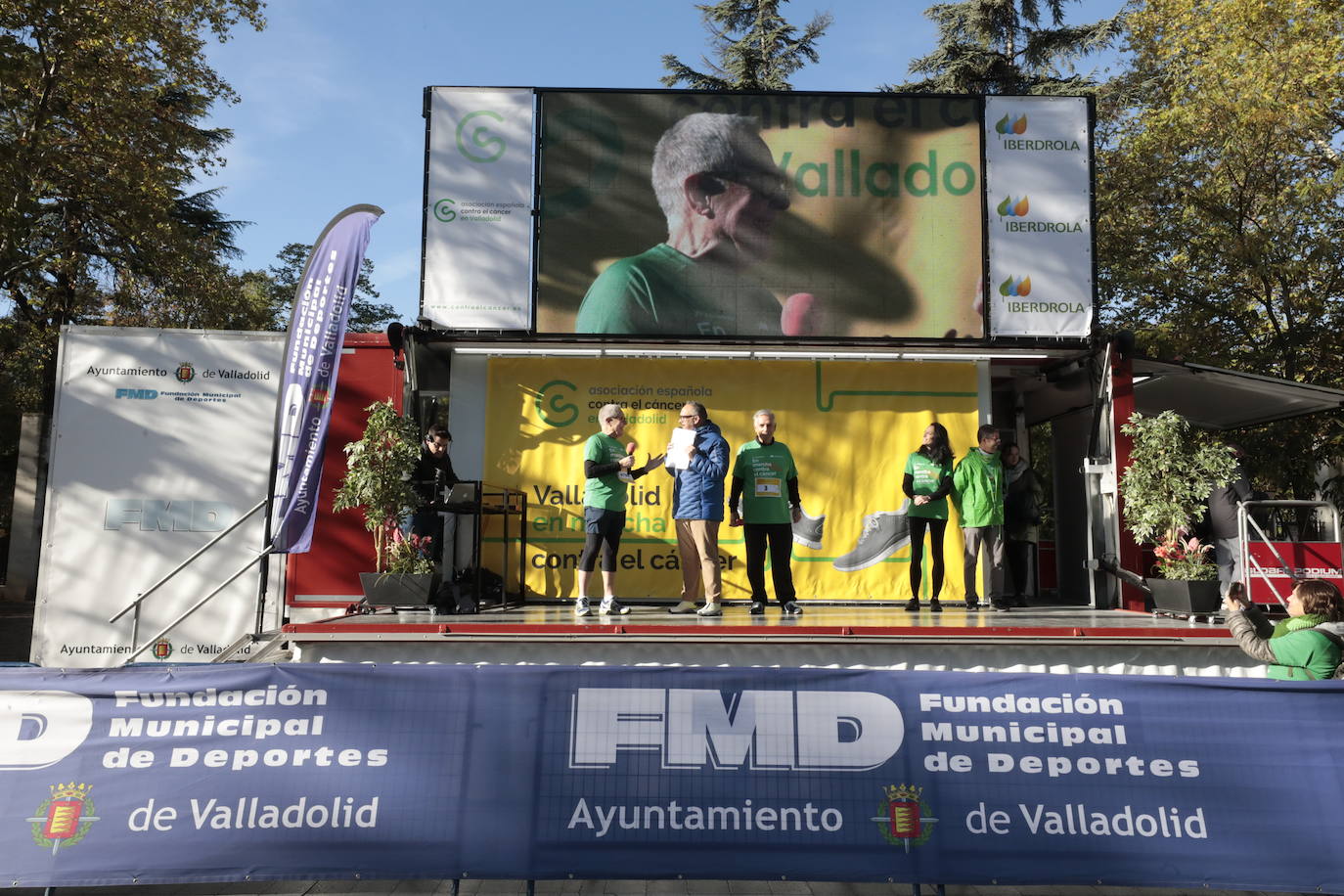 Fotos: La marcha contra el cáncer llena Valladolid de verde