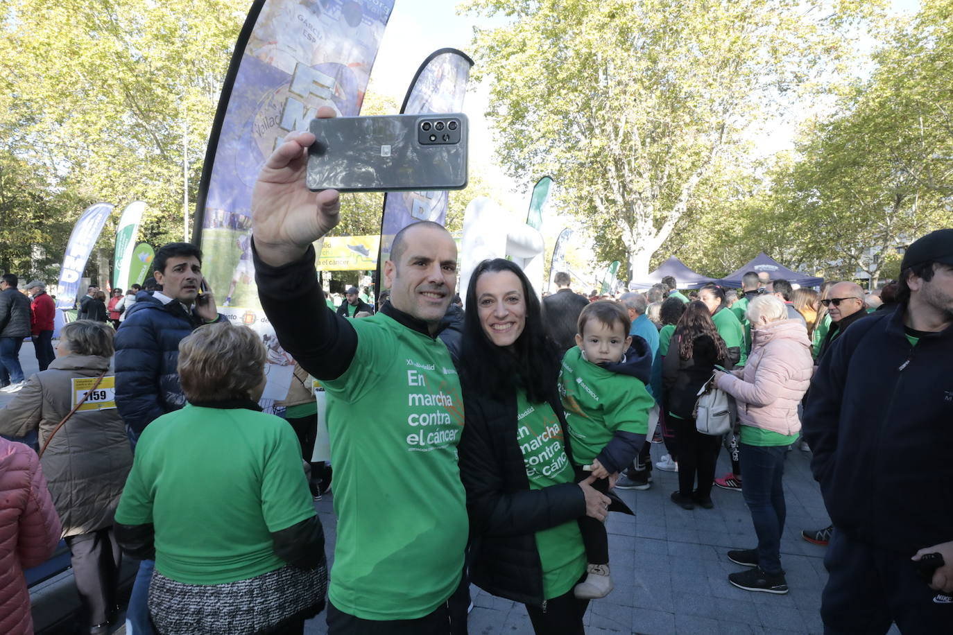 Fotos: La marcha contra el cáncer llena Valladolid de verde