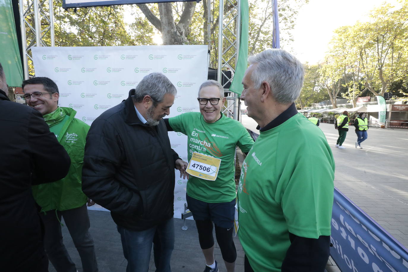 Fotos: La marcha contra el cáncer llena Valladolid de verde