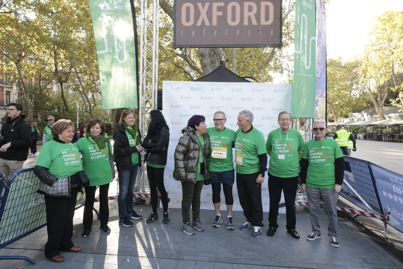 Fotos: La marcha contra el cáncer llena Valladolid de verde