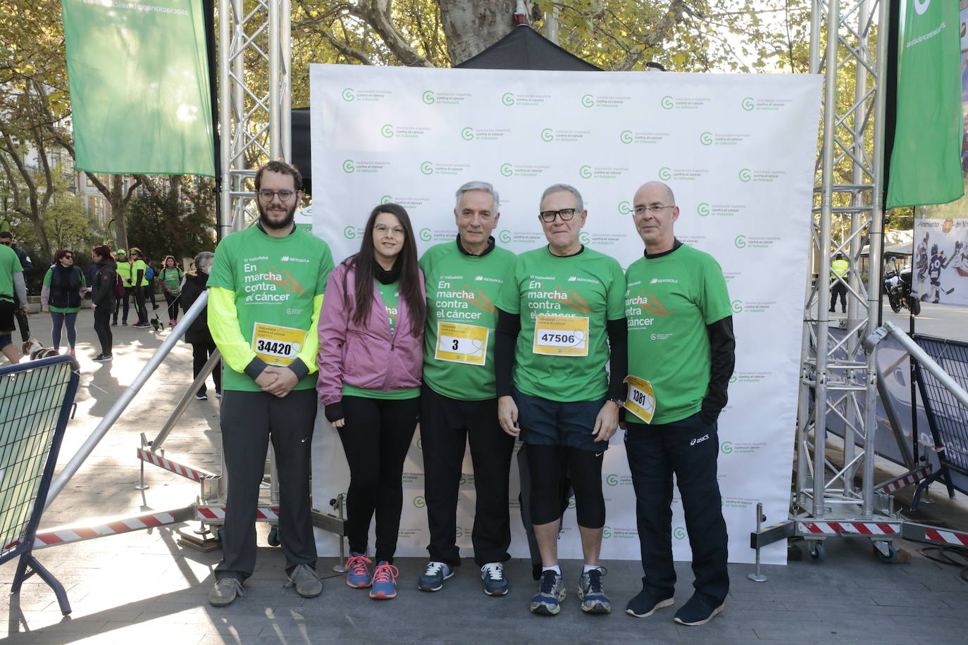 Fotos: La marcha contra el cáncer llena Valladolid de verde