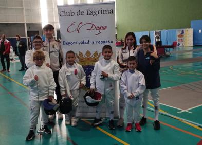 Imagen secundaria 1 - Esgrima: El Duque de Medina suma seis medallas en el regional