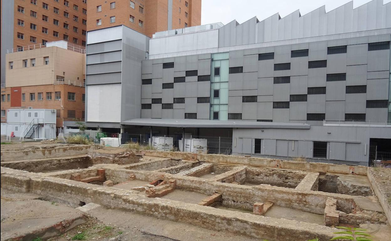 Restos de los cimientos del antiguo convento de Jesús y María, en la calle Sanz y Forés, donde se construirá el edificio de consultas. 