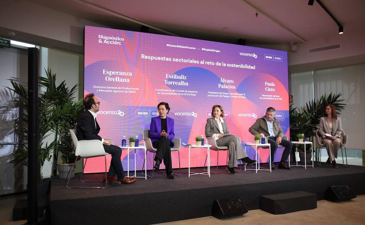 Héctor García-Santacruz, Esperanza Orellana, Estíbaliz Torrealba, Álvaro Palacios y Paula Cinto, durante el foro organizado por el Grupo Vocento. 