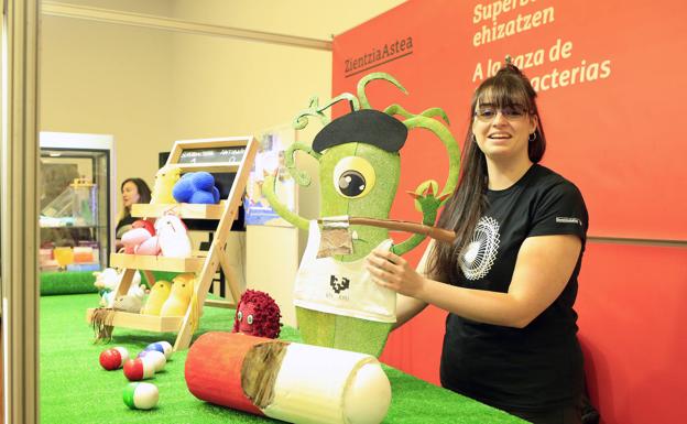 Estand dedicado a las superbacterias en Bizkaia Aretoa.