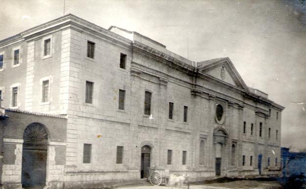 El edificio de los Agustinos hacia el año 1900.