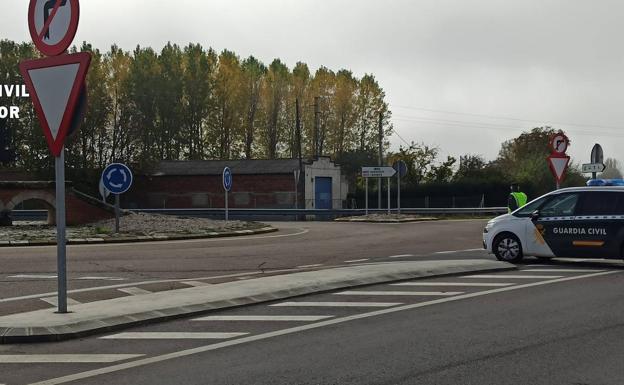 Detenido en Carrión tras huir en coche de una gasolinera de Saldaña donde paró y robó 1.049 euros