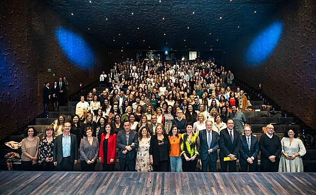 Autoridades y profesionales que participan en el programa Reincorpora, en la jornada en CaixaForum Madrid.