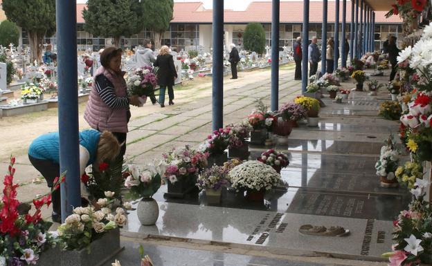 Podemos critica el pago con dinero público de ceremonias religiosas en el cementerio