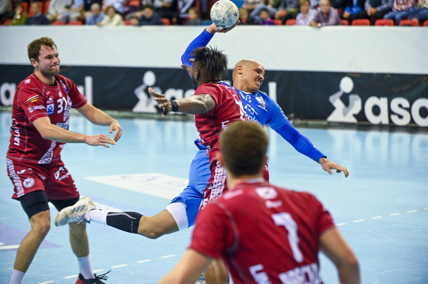 Fotos: El Recoletas iguala en los instantes finales frente a un poderoso BM Logroño La Rioja