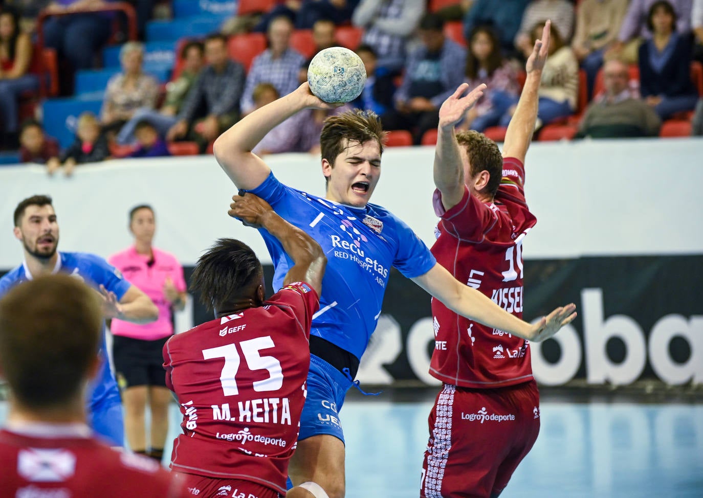 Fotos: El Recoletas iguala en los instantes finales frente a un poderoso BM Logroño La Rioja