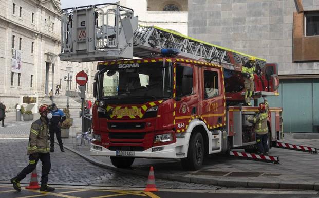 Cuatro intoxicados por inhalación de humo en un incendio en Villa de Prado